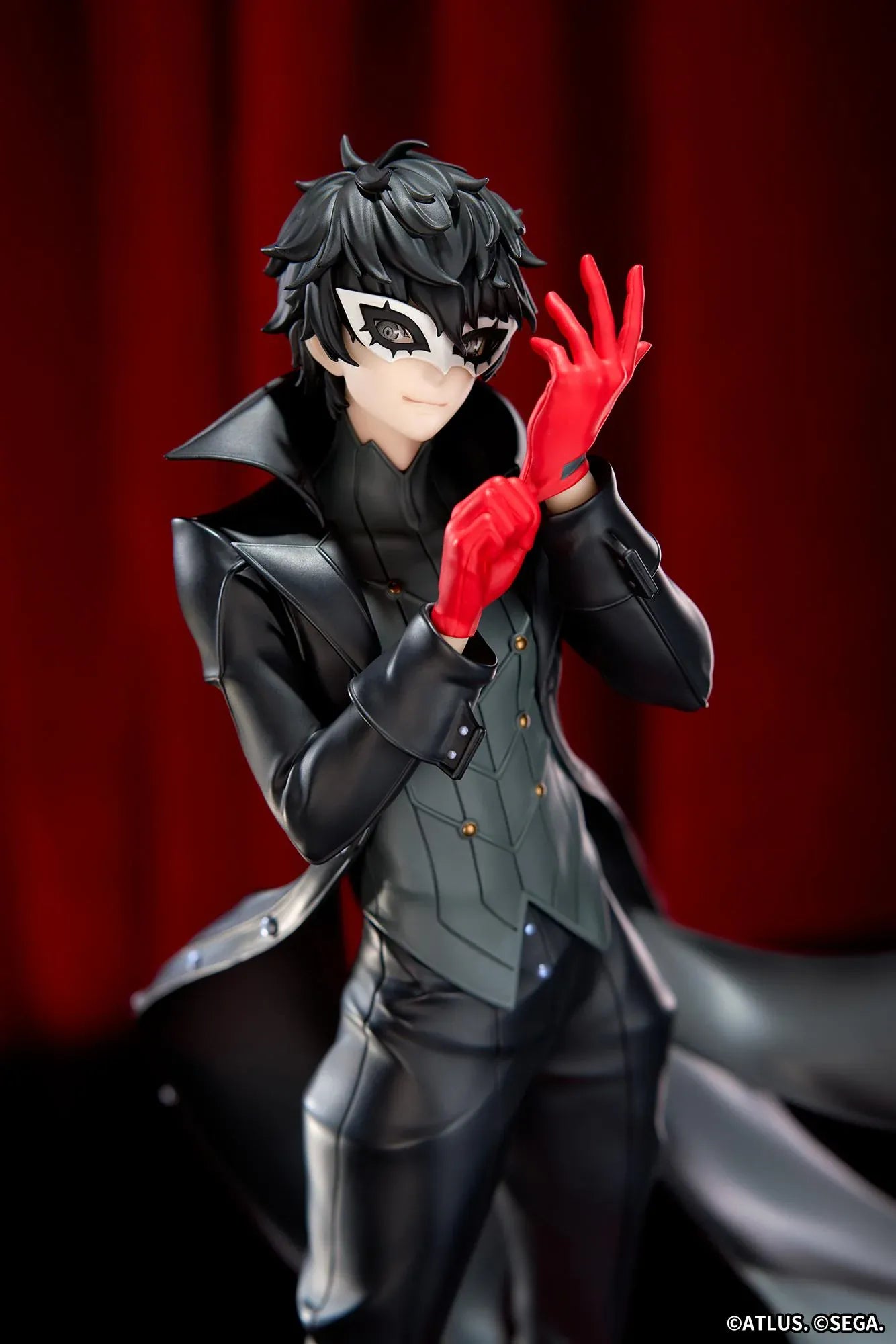 Joker Persona 5 Royal Limepie 1/8 scale figure in black outfit adjusting red glove on red base