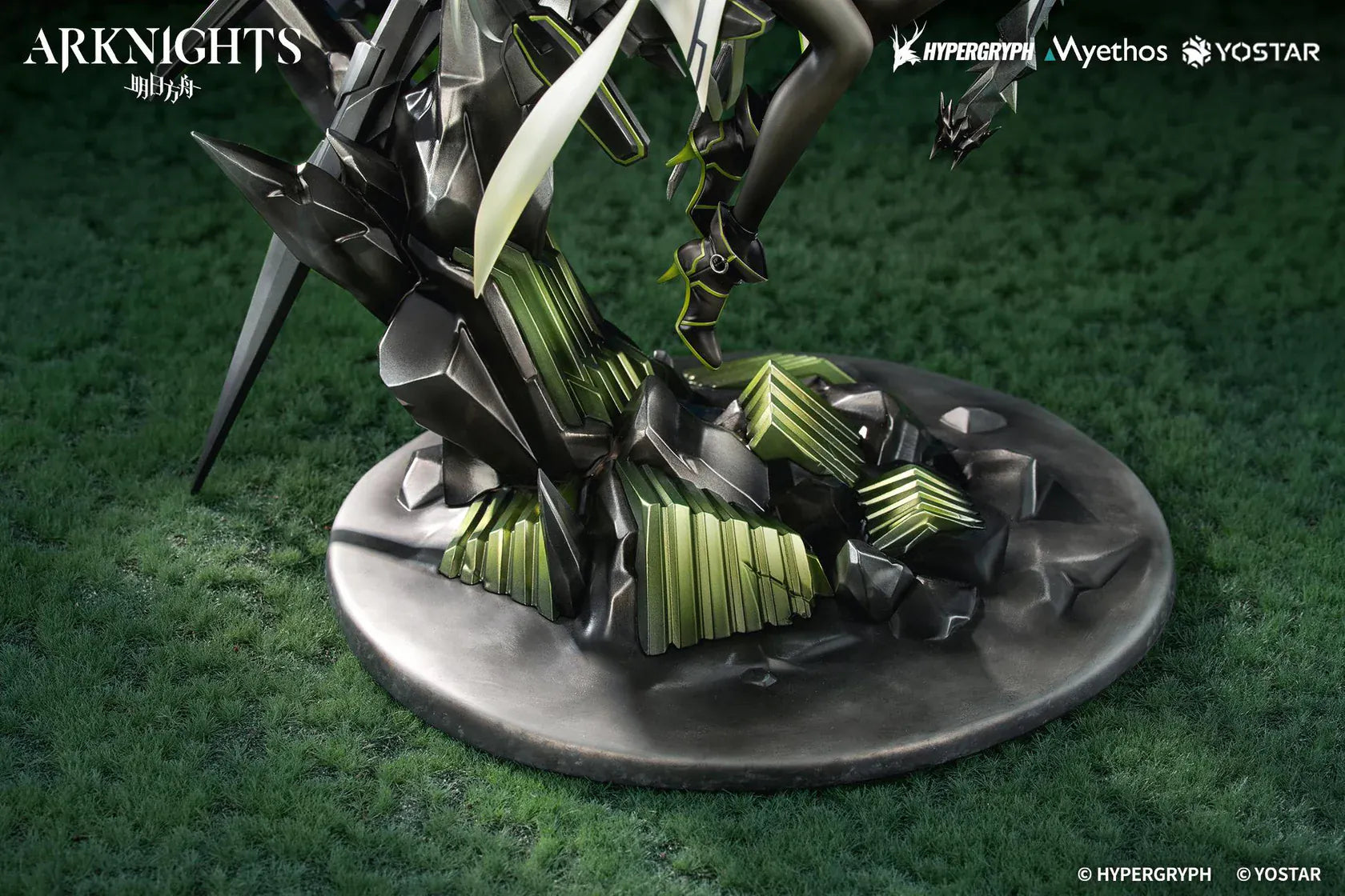 Arknights Kal'tsit Esperanta 1/7 Scale Figure with white-and-green outfit, mechanical display element, long hair, and detailed sci-fi base