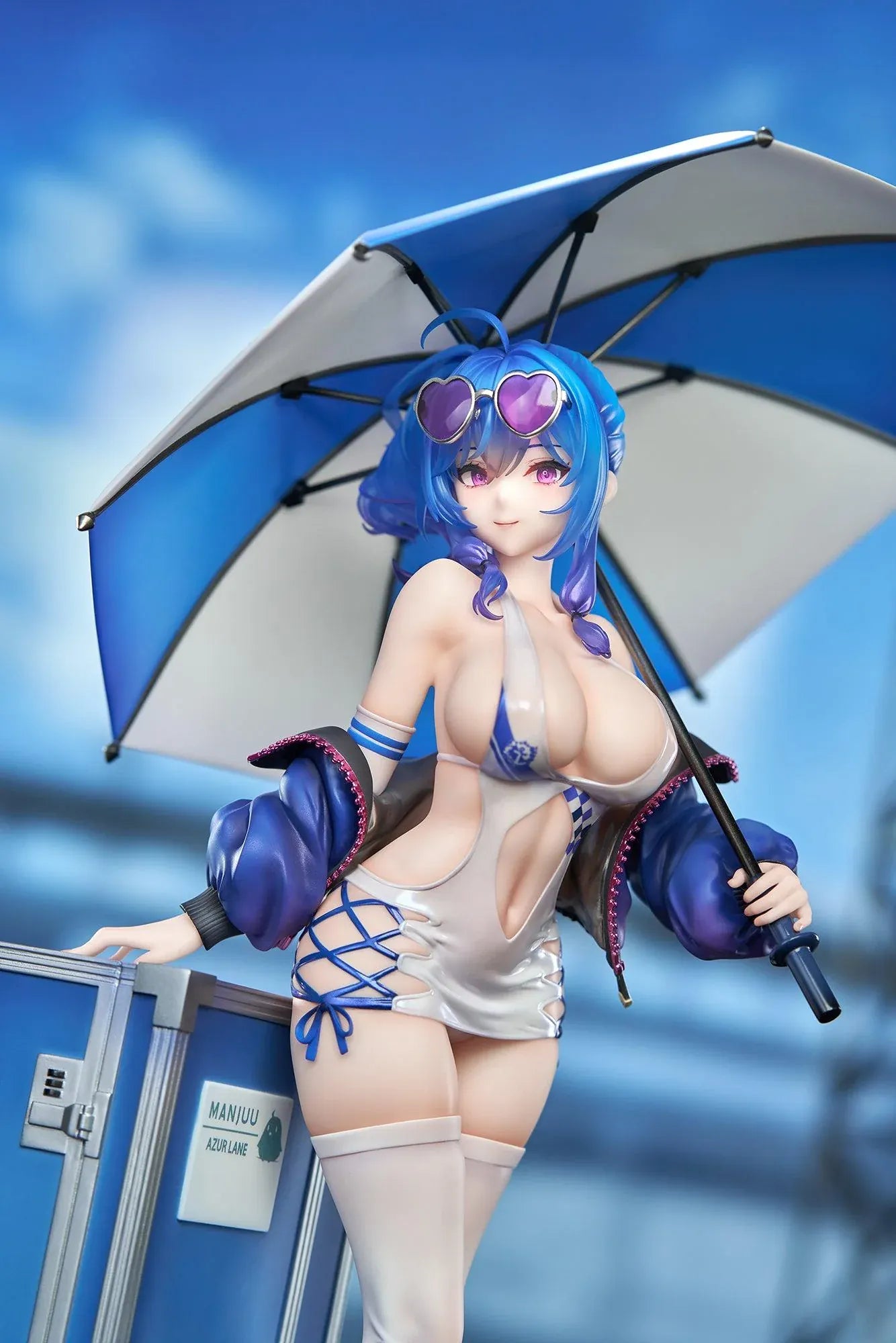 Azur Lane St. Louis Race Queen Ver. 1/7 Scale Figure with blue hair, umbrella, racing outfit, display cases, mascot detail, and bonus item