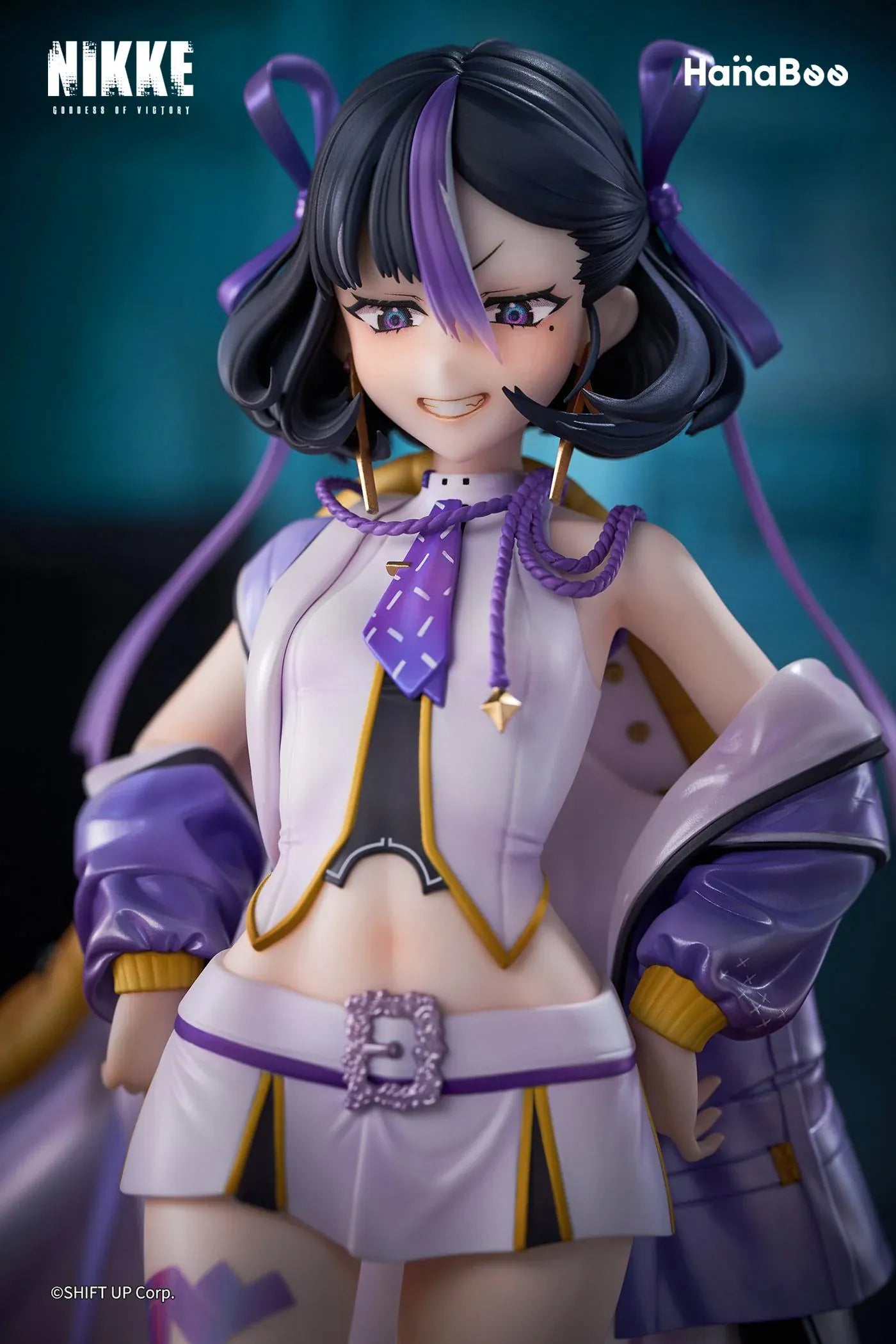 Goddess of Victory Nikke Syuen Deluxe Edition 1/6 Scale Figure featuring Syuen in a white-and-purple outfit with ribbon details, themed base, chibi mascot accent, can badge, and acrylic-style bonus artwork.
