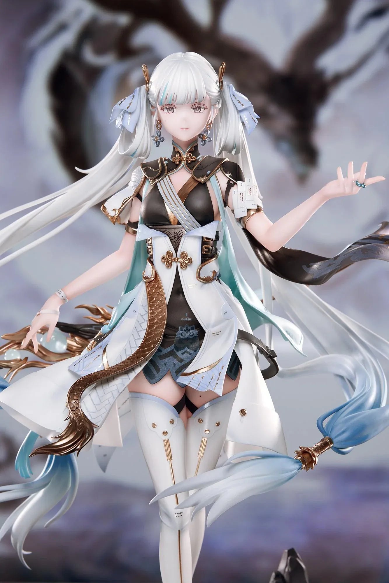 Wuthering Waves Jinhsi 1/7 Scale Figure with long white hair, elegant blue and gold outfit, flowing accessories, water-style display base, and bonus item