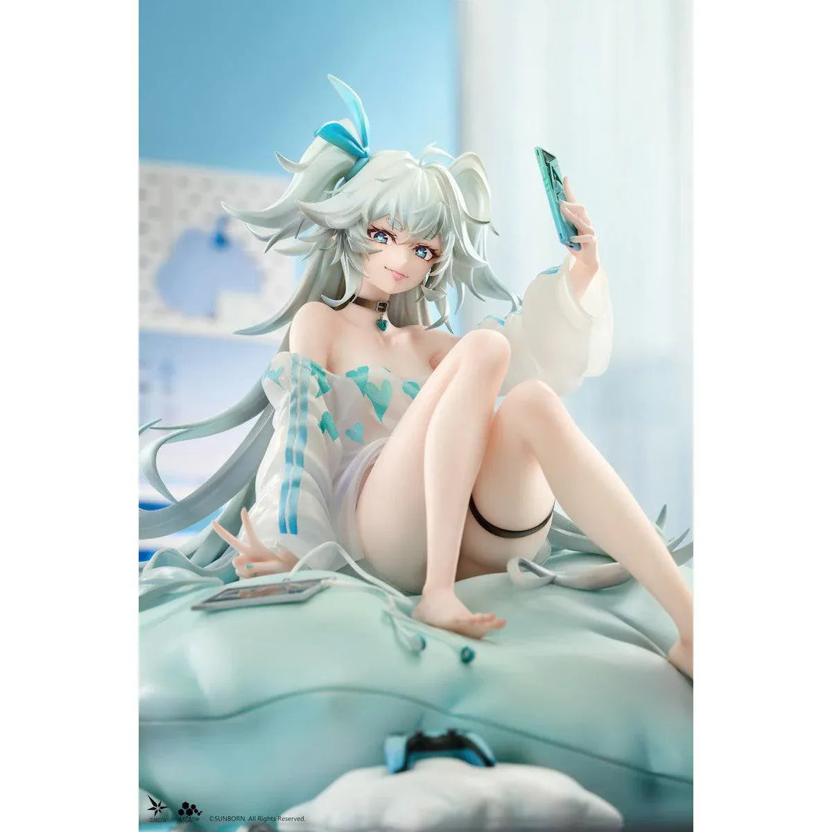 Girls' Frontline 2 Exilium Florence Marvellous Herb Cake Ver. 1/7 Scale Figure seated on a cushion with mint hair, phone accessory, pillows, snacks, and game controller details