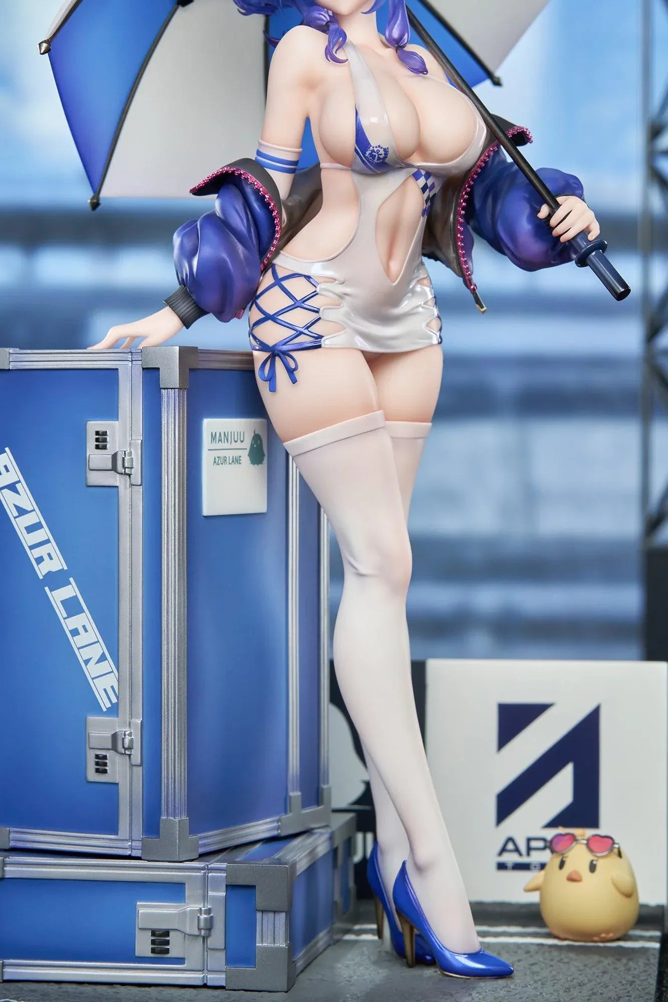 Azur Lane St. Louis Race Queen Ver. 1/7 Scale Figure with blue hair, umbrella, racing outfit, display cases, mascot detail, and bonus item