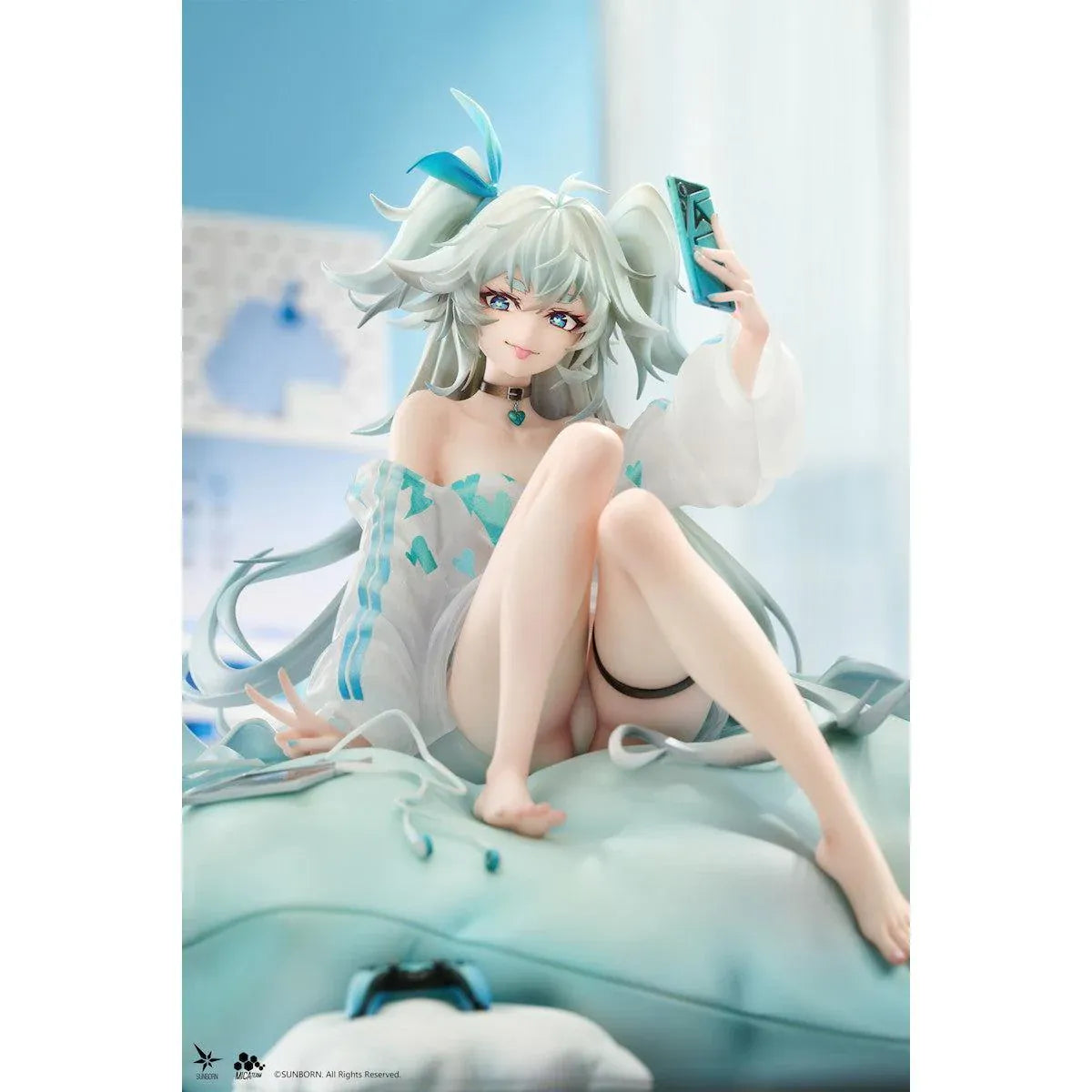 Girls' Frontline 2 Exilium Florence Marvellous Herb Cake Ver. 1/7 Scale Figure seated on a cushion with mint hair, phone accessory, pillows, snacks, and game controller details