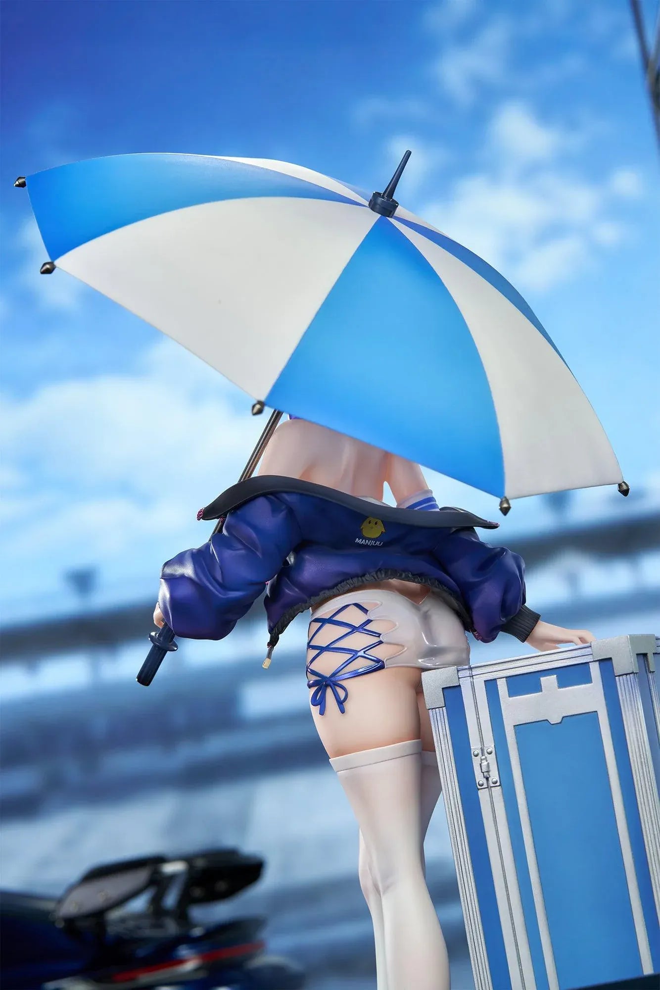 Azur Lane St. Louis Race Queen Ver. 1/7 Scale Figure with blue hair, umbrella, racing outfit, display cases, mascot detail, and bonus item