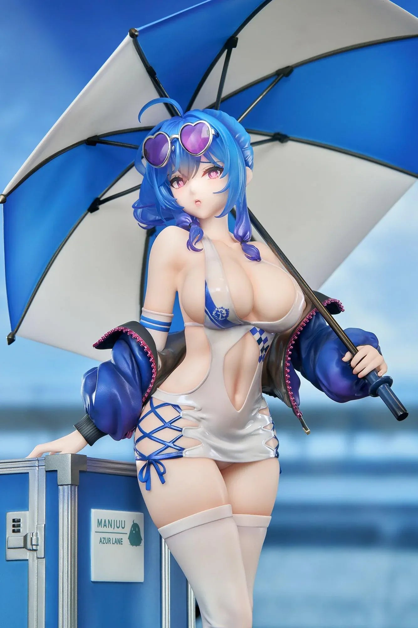 Azur Lane St. Louis Race Queen Ver. 1/7 Scale Figure with blue hair, umbrella, racing outfit, display cases, mascot detail, and bonus item