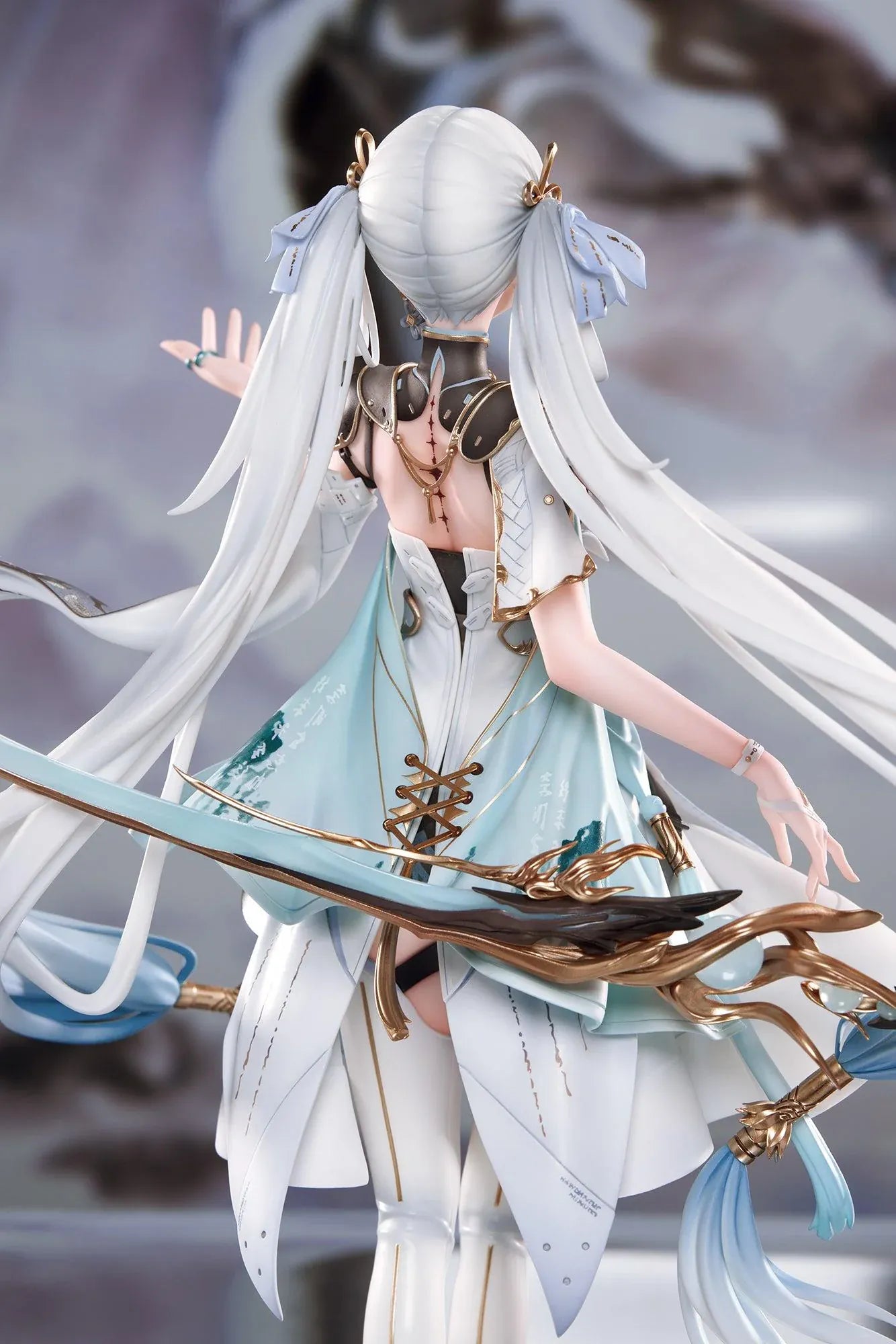 Wuthering Waves Jinhsi 1/7 Scale Figure with long white hair, elegant blue and gold outfit, flowing accessories, water-style display base, and bonus item