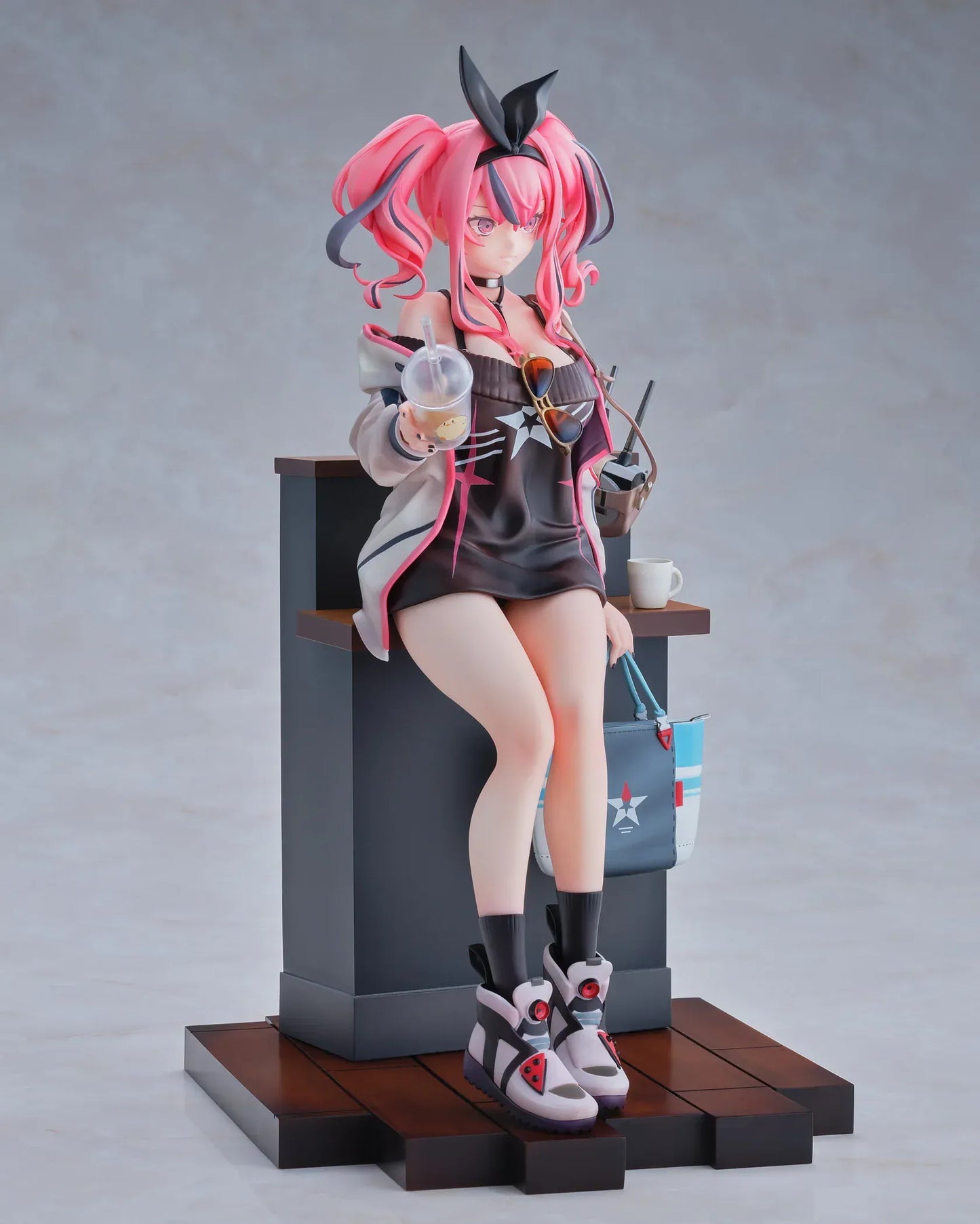 Azur Lane Bremerton Day Off Date Ver. 1/8 scale figure sitting on a café counter holding a drink with tote bag at her side