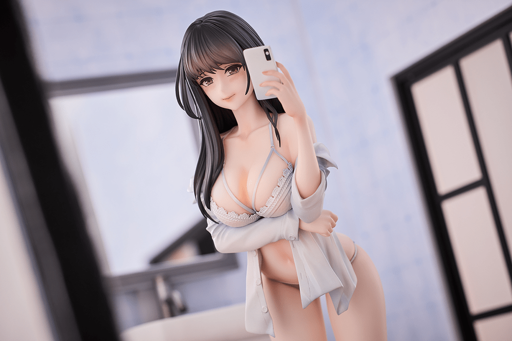 Hitomio Illustration Selfie Girl Deluxe Edition 1/6 Scale Figure featuring a detailed pose with lingerie, draped shirt, and smartphone accessory.