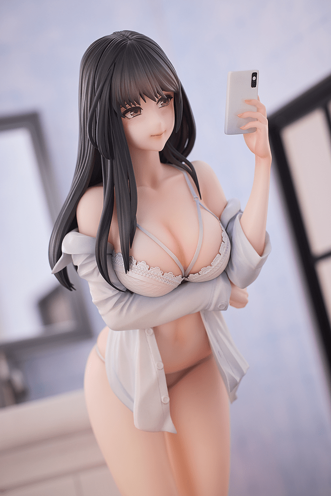 Hitomio Illustration Selfie Girl Deluxe Edition 1/6 Scale Figure featuring a detailed pose with lingerie, draped shirt, and smartphone accessory.