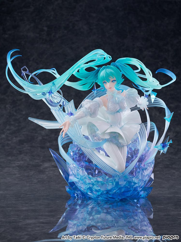 “Hatsune Miku (Crystal Dress Ver.) 1/7 scale figure—Miku in a white dress with translucent twin-tails, surrounded by swirling musical ribbons on a blue crystal base.”