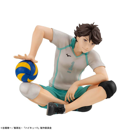 Haikyuu!! G.E.M. Series Toru Oikawa (Tenohira) figure in volleyball uniform, with a confident smile and intense gaze, holding a volleyball.