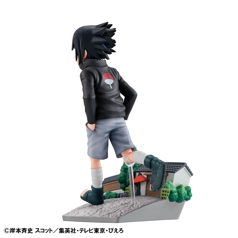 Naruto G.E.M. Series Sasuke Uchiha GO! Figure, featuring Sasuke in a mid-stride pose on a scenic Hidden Leaf Village base, showcasing detailed design and youthful charm.