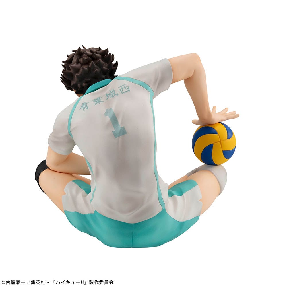 Haikyuu!! G.E.M. Series Toru Oikawa (Tenohira) figure in volleyball uniform, with a confident smile and intense gaze, holding a volleyball.
