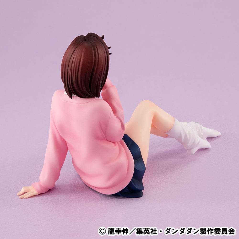 Dandadan G.E.M. Series Momo Ayase (Tenohira) figure in pink sweater and school uniform, sitting with a confident expression