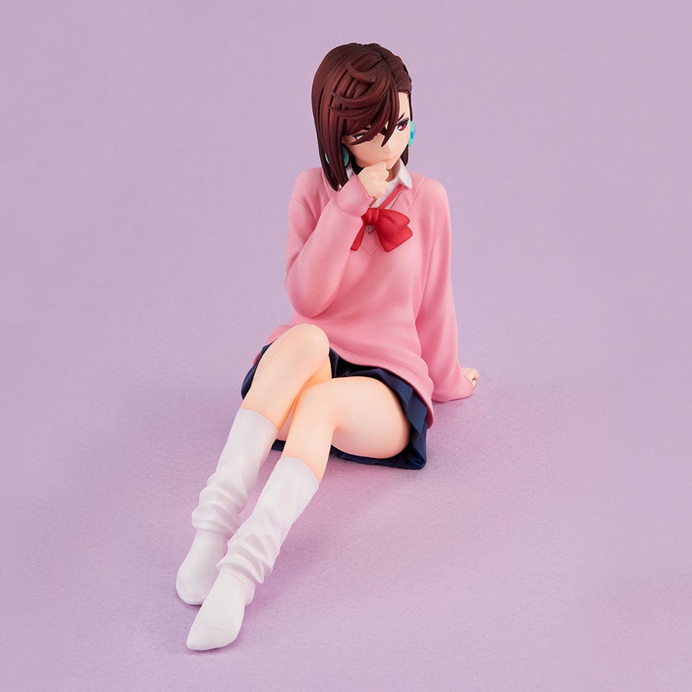 Dandadan G.E.M. Series Momo Ayase (Tenohira) figure in pink sweater and school uniform, sitting with a confident expression