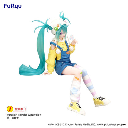 Vocaloid Hatsune Miku (Lollipop Ver.) Noodle Stopper Figure, featuring Hatsune Miku sitting with a lollipop, dressed in a yellow sweater, blue overalls, and pastel-striped socks with candy-themed details.