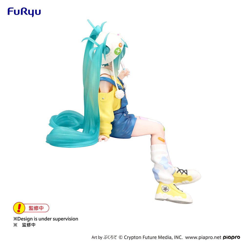 Vocaloid Hatsune Miku (Lollipop Ver.) Noodle Stopper Figure, featuring Hatsune Miku sitting with a lollipop, dressed in a yellow sweater, blue overalls, and pastel-striped socks with candy-themed details.