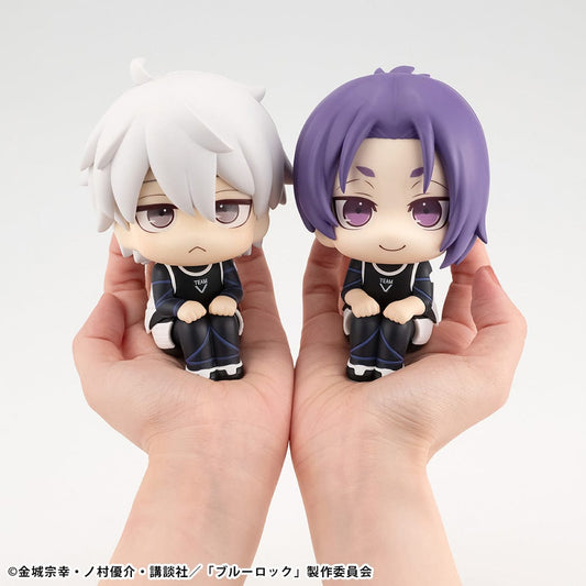 Set of two Blue Lock Look Up series figures, featuring Seishiro Nagi (Ver.2) with silver hair and Reo Mikage with purple hair, both sitting and looking upward in their team uniforms, along with a special gift included in the set.