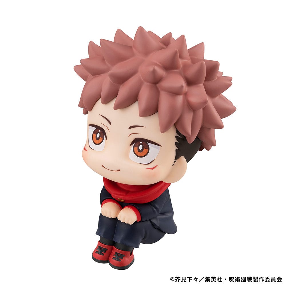 Lookup Figure Jujutsu Kaisen Yuji Itadori seated in chibi form, with spiky hair and bright smile, wearing black and red uniform.