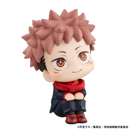 Lookup Figure Jujutsu Kaisen Yuji Itadori seated in chibi form, with spiky hair and bright smile, wearing black and red uniform.