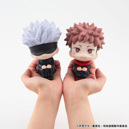 Lookup Figure Jujutsu Kaisen Yuji Itadori seated in chibi form, with spiky hair and bright smile, wearing black and red uniform.