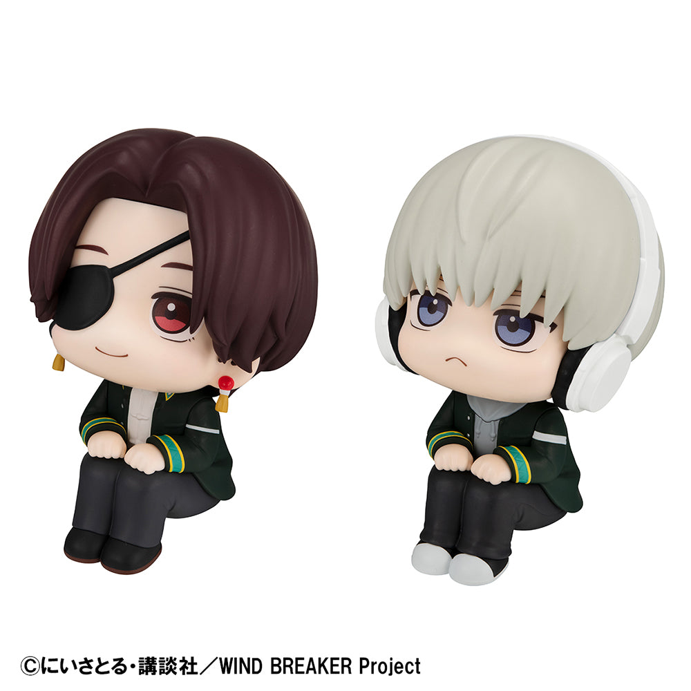 "Wind Breaker Look Up Series Hayato Suo & Ren Kaji Figure Set with Gift - Cute chibi-style figures of Hayato Suo with eyepatch and Ren Kaji with headphones, seated and looking up with expressive eyes."