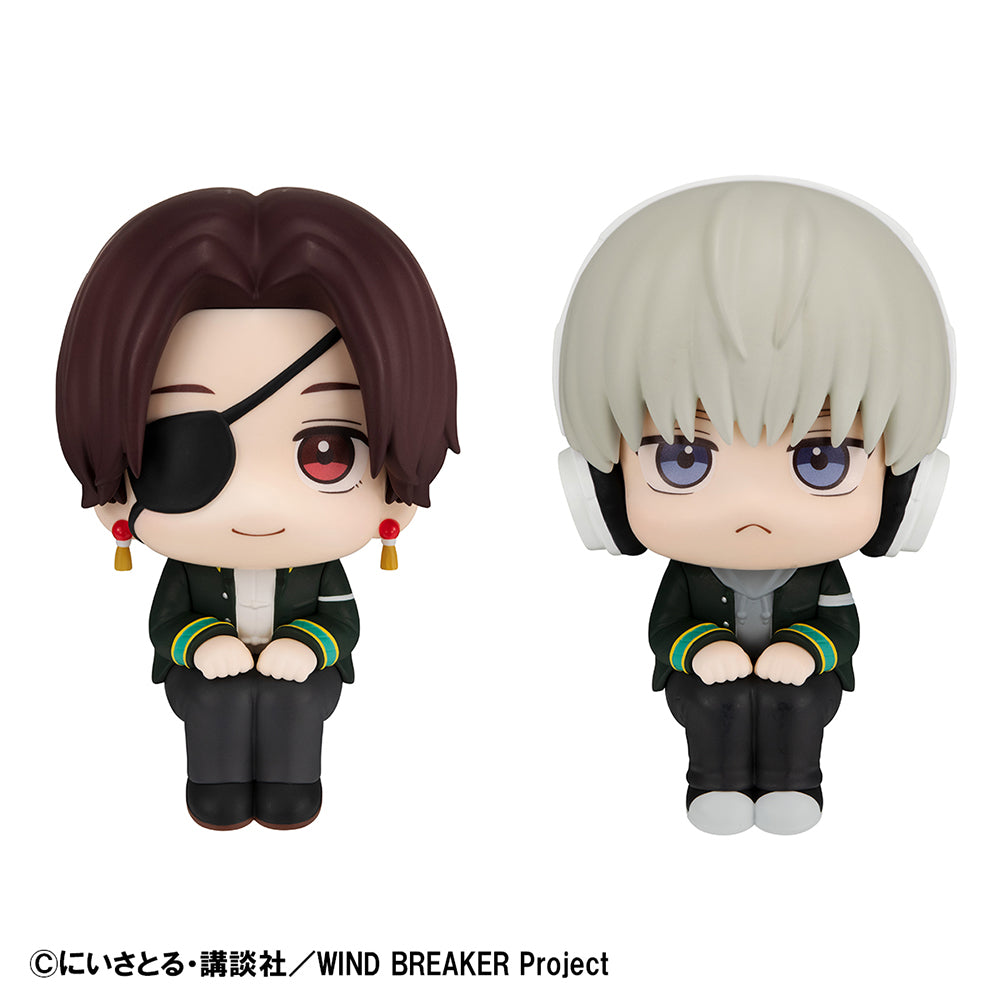 "Wind Breaker Look Up Series Hayato Suo & Ren Kaji Figure Set with Gift - Cute chibi-style figures of Hayato Suo with eyepatch and Ren Kaji with headphones, seated and looking up with expressive eyes."