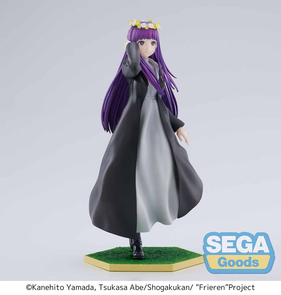 Frieren: Beyond Journey's End Luminasta Fern (Flower Garden) Figure featuring Fern in a long black coat, gray dress, and daisy crown on a grass-textured hexagonal base, set against a white background.