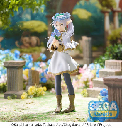 Frieren: Beyond Journey's End Luminasta Frieren (Flower Garden) Figure featuring Frieren in a white and gold-trimmed dress, holding a bouquet of flowers, with a floral crown and hexagonal grass base, set against a white background.