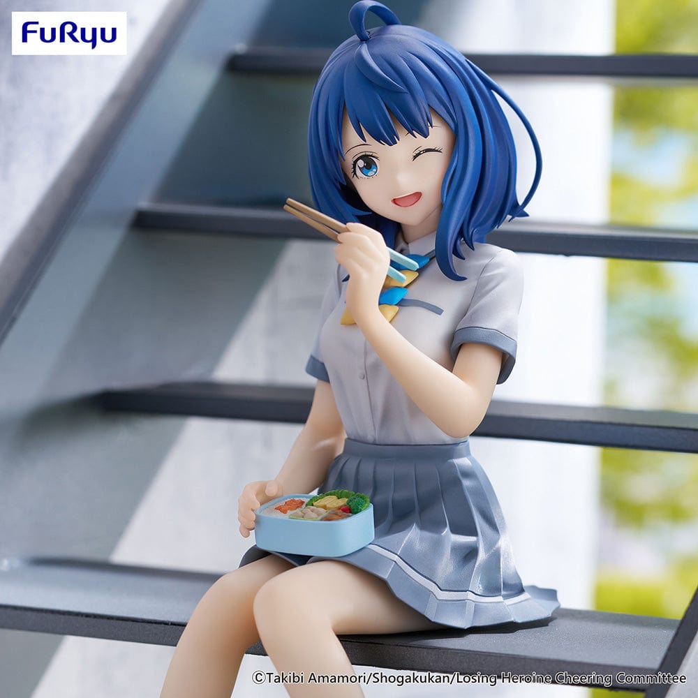 Makeine: Too Many Losing Heroines! Anna Yanami Noodle Stopper Figure, featuring Anna in a school uniform, seated on stairs with a bento box, and smiling playfully in a detailed design.