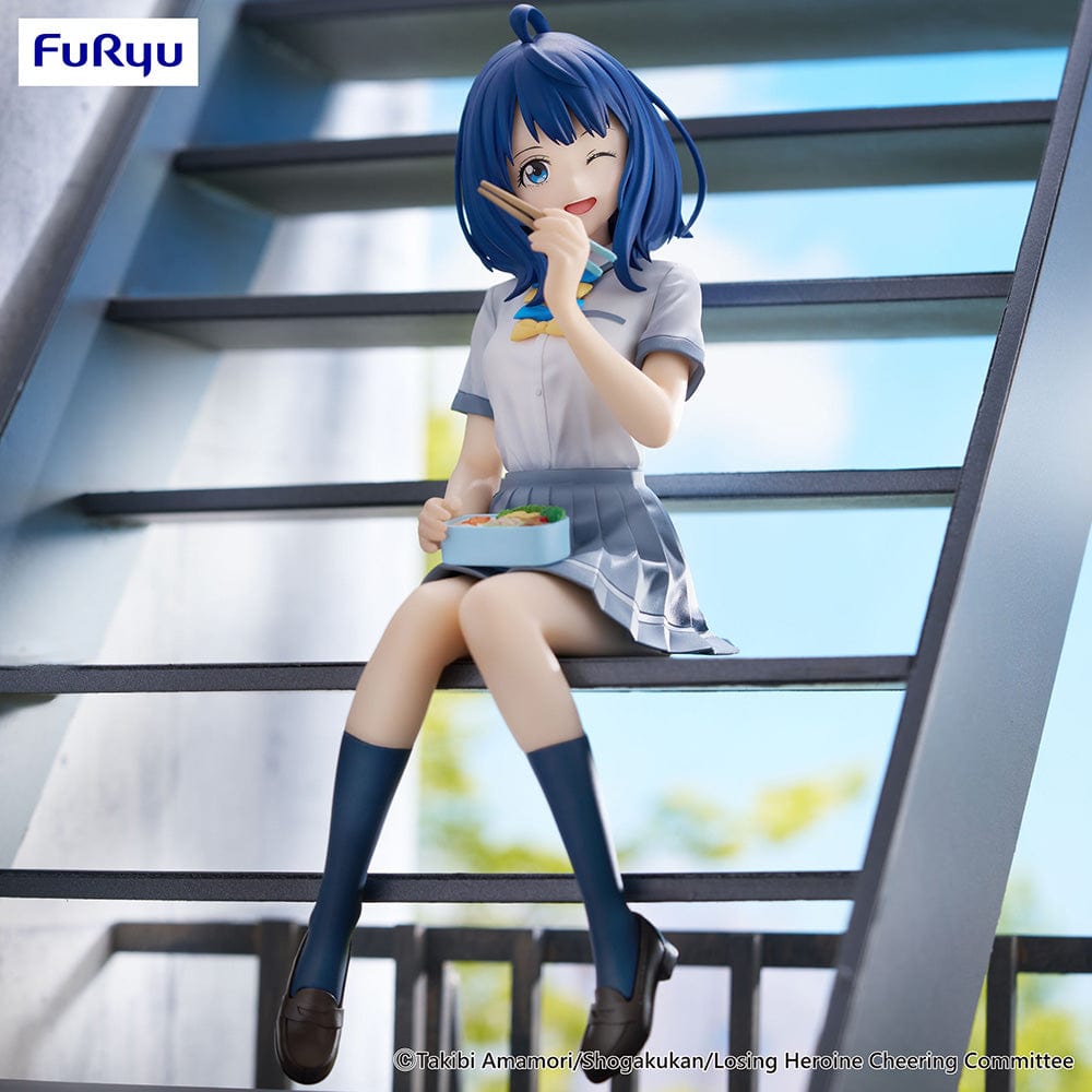 Makeine: Too Many Losing Heroines! Anna Yanami Noodle Stopper Figure, featuring Anna in a school uniform, seated on stairs with a bento box, and smiling playfully in a detailed design.