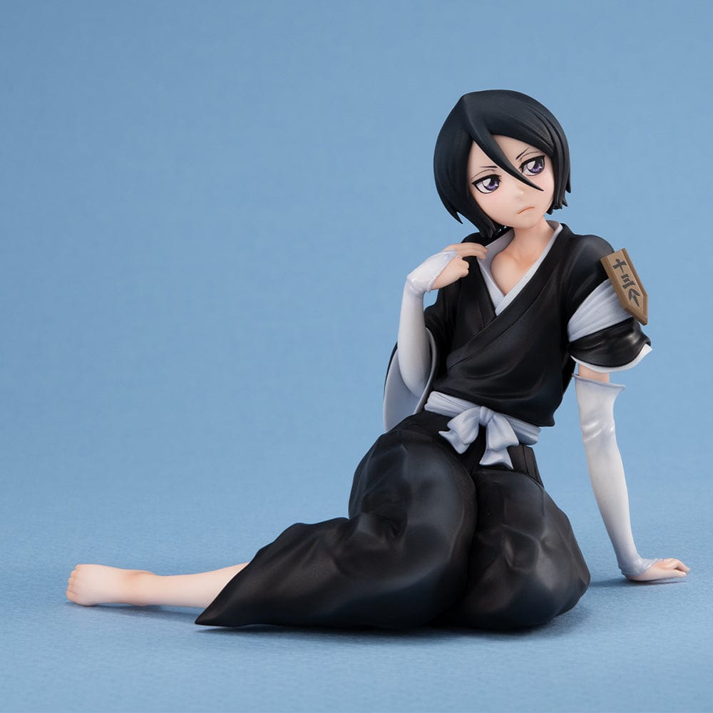 Bleach: Thousand-Year Blood War Melty Princess Rukia (Tenohira) figure in Shinigami uniform, seated with a thoughtful expression.