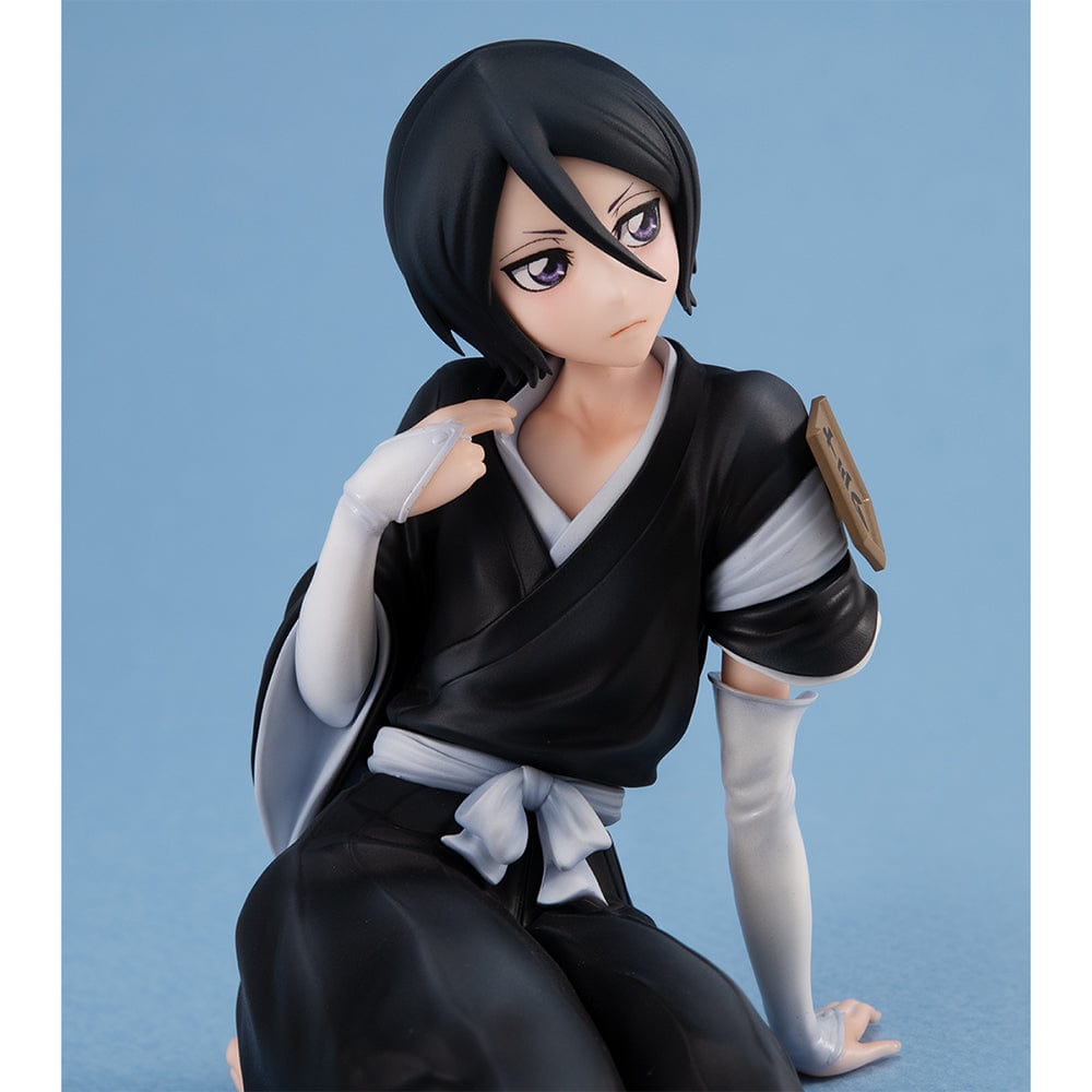 Bleach: Thousand-Year Blood War Melty Princess Rukia (Tenohira) figure in Shinigami uniform, seated with a thoughtful expression.