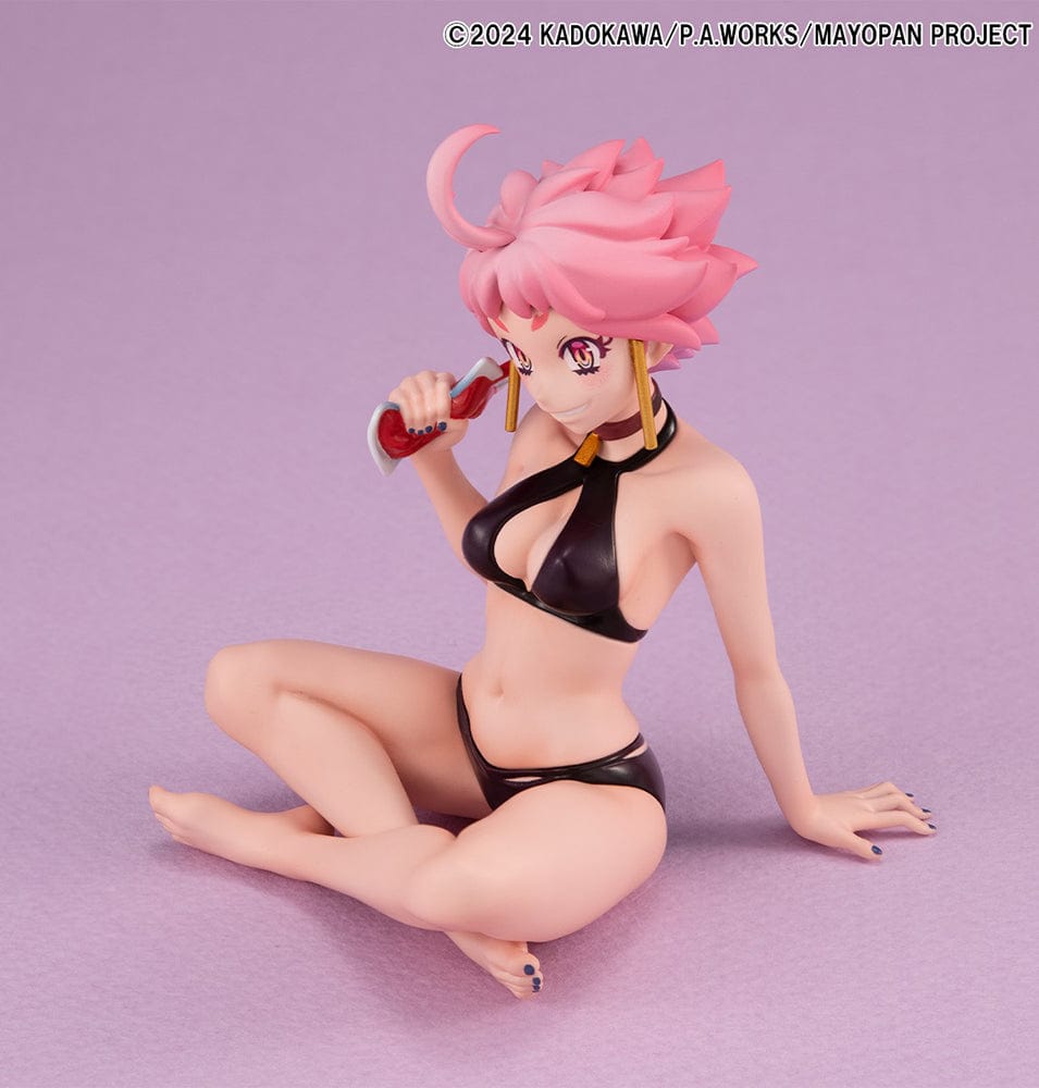 Mayonaka Punch Melty Princess Live (Tenohira) figure wearing a black bikini, seated with a confident expression and holding a drink.