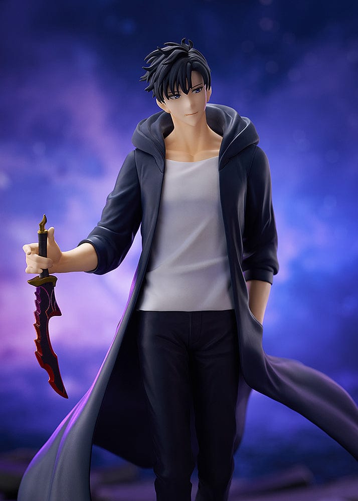 “Solo Leveling POP UP PARADE L Sung Jinwoo figure—standing pose with long dark coat, white shirt, dark pants and sneakers, holding a curved red-black dagger.”

