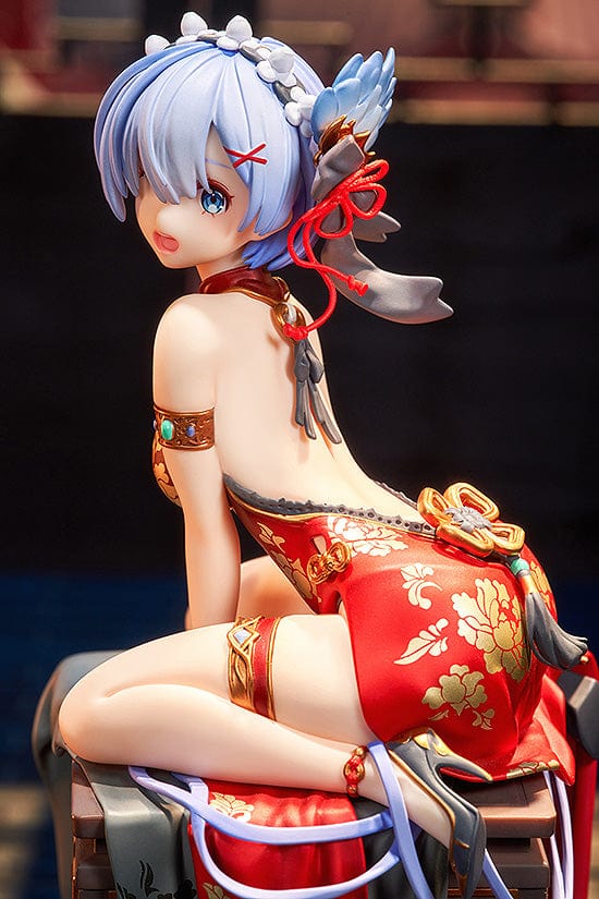 1/7 scale figure of Rem from 'Re:Zero', in a New Year's themed outfit, playfully sitting with a fan next to a 'Maneki Neko', as part of the KD Colle Graceful Beauty series.