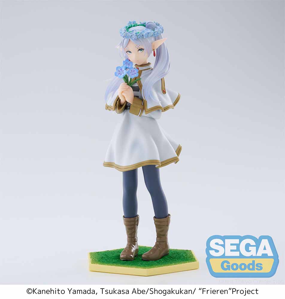 Frieren: Beyond Journey's End Luminasta Frieren (Flower Garden) Figure featuring Frieren in a white and gold-trimmed dress, holding a bouquet of flowers, with a floral crown and hexagonal grass base, set against a white background.