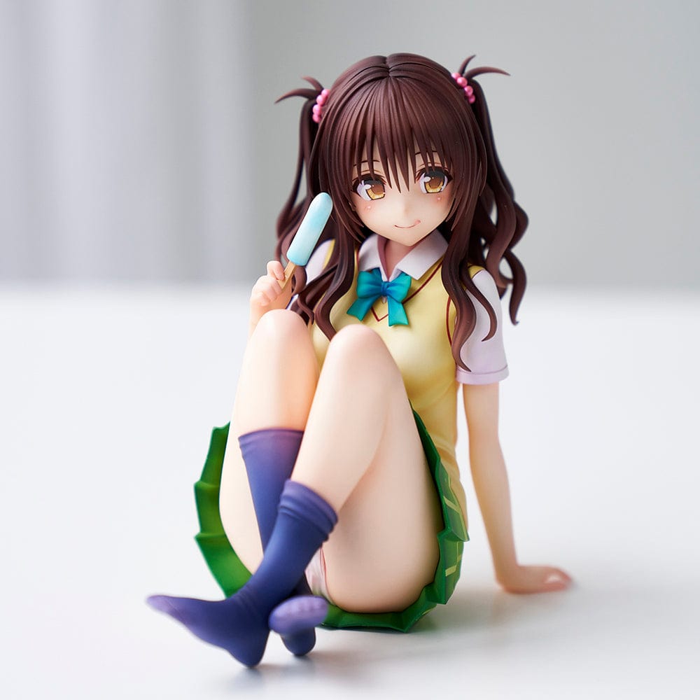 To Love-Ru Darkness School Uniform Series Mikan Yuki (High School Student Ver.) Figure in school uniform, sitting with popsicle and smiling.