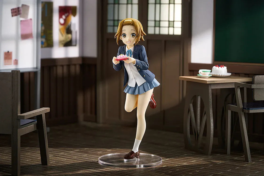 K-ON! POP UP PARADE L Ritsu Tainaka figure wearing her school uniform and carrying a plate with a slice of cake.